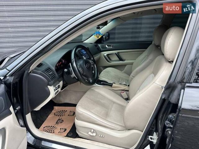 Черный Субару Аутбек, объемом двигателя 3 л и пробегом 280 тыс. км за 8500 $, фото 4 на Automoto.ua