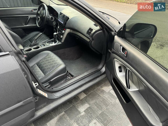 Черный Субару Аутбек, объемом двигателя 2.46 л и пробегом 272 тыс. км за 9000 $, фото 16 на Automoto.ua