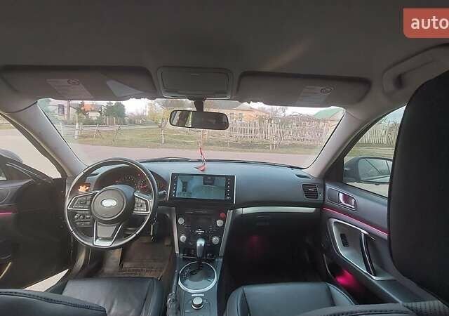 Черный Субару Аутбек, объемом двигателя 3 л и пробегом 325 тыс. км за 8500 $, фото 3 на Automoto.ua