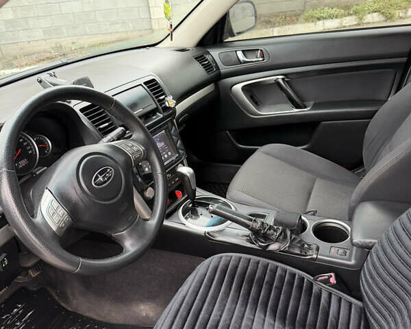 Черный Субару Аутбек, объемом двигателя 2.46 л и пробегом 263 тыс. км за 7300 $, фото 7 на Automoto.ua