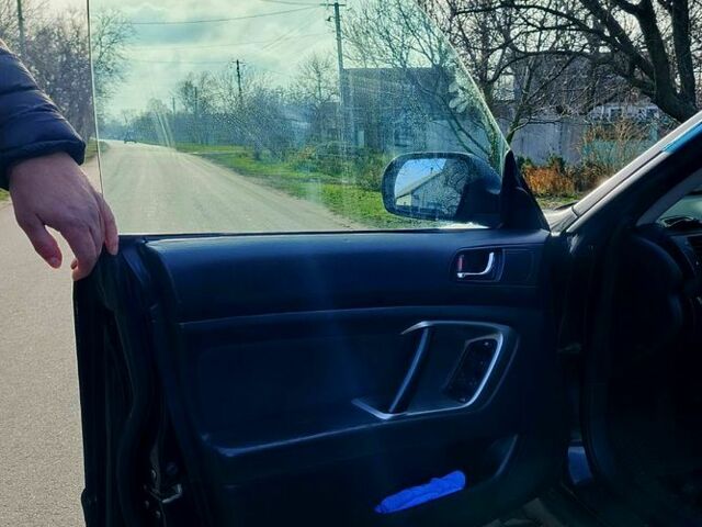 Черный Субару Аутбек, объемом двигателя 2.5 л и пробегом 233 тыс. км за 6100 $, фото 7 на Automoto.ua