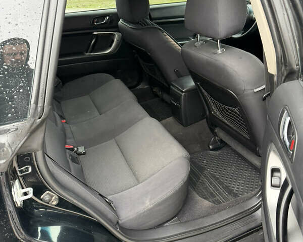 Черный Субару Аутбек, объемом двигателя 2.46 л и пробегом 263 тыс. км за 7300 $, фото 10 на Automoto.ua