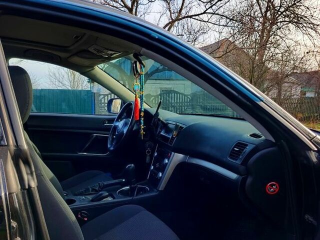 Черный Субару Аутбек, объемом двигателя 2.5 л и пробегом 233 тыс. км за 6100 $, фото 10 на Automoto.ua