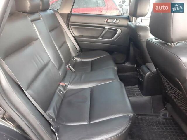 Черный Субару Аутбек, объемом двигателя 3 л и пробегом 205 тыс. км за 8000 $, фото 3 на Automoto.ua