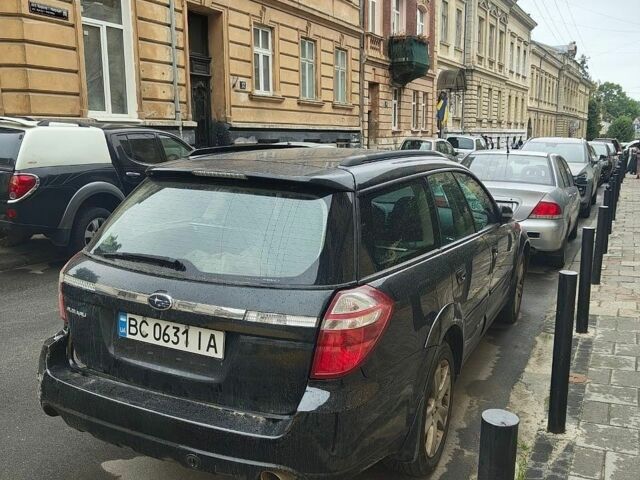 Черный Субару Аутбек, объемом двигателя 2.5 л и пробегом 300 тыс. км за 4500 $, фото 2 на Automoto.ua