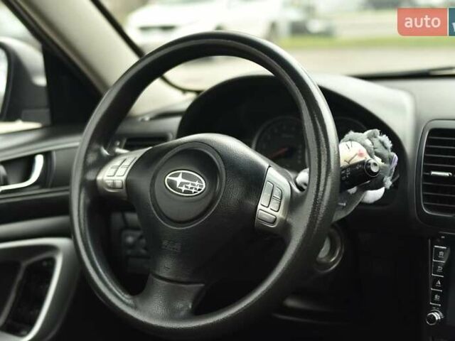 Черный Субару Аутбек, объемом двигателя 2.46 л и пробегом 215 тыс. км за 6700 $, фото 28 на Automoto.ua
