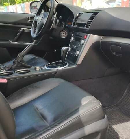 Черный Субару Аутбек, объемом двигателя 3 л и пробегом 270 тыс. км за 7900 $, фото 5 на Automoto.ua