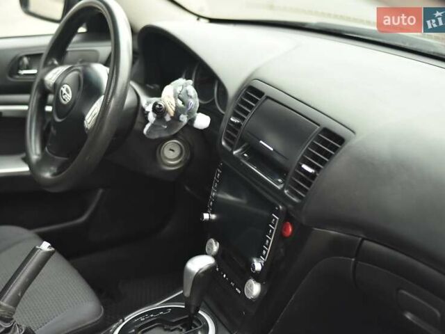 Черный Субару Аутбек, объемом двигателя 2.46 л и пробегом 215 тыс. км за 6700 $, фото 30 на Automoto.ua