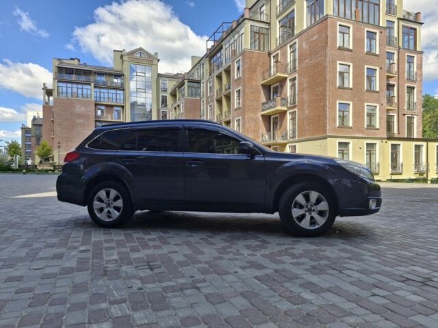 Черный Субару Аутбек, объемом двигателя 2.5 л и пробегом 218 тыс. км за 10800 $, фото 2 на Automoto.ua