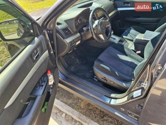 Чорний Субару Аутбек, об'ємом двигуна 2.46 л та пробігом 217 тис. км за 10800 $, фото 7 на Automoto.ua