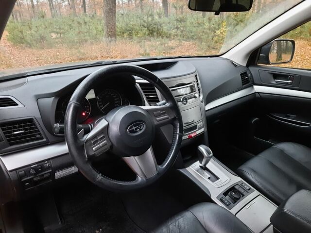 Чорний Субару Аутбек, об'ємом двигуна 2.5 л та пробігом 476 тис. км за 9699 $, фото 4 на Automoto.ua