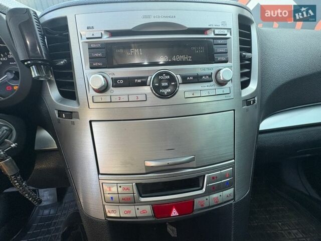 Чорний Субару Аутбек, об'ємом двигуна 2 л та пробігом 330 тис. км за 9690 $, фото 17 на Automoto.ua