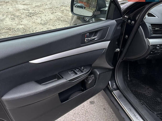 Чорний Субару Аутбек, об'ємом двигуна 2.46 л та пробігом 184 тис. км за 9900 $, фото 49 на Automoto.ua