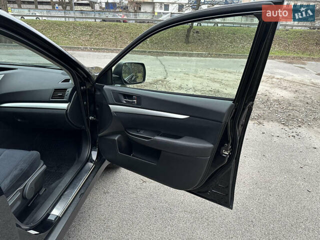 Чорний Субару Аутбек, об'ємом двигуна 2.46 л та пробігом 184 тис. км за 9900 $, фото 26 на Automoto.ua