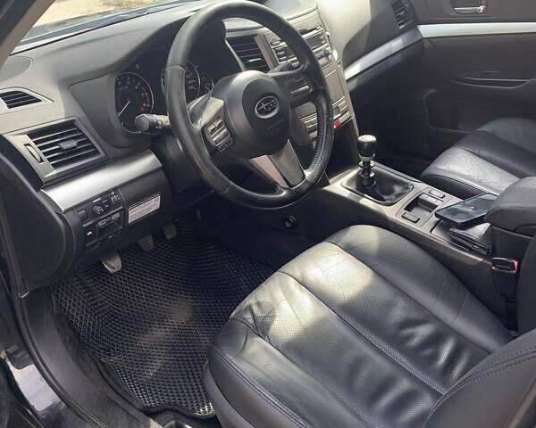 Черный Субару Аутбек, объемом двигателя 2.46 л и пробегом 284 тыс. км за 9000 $, фото 12 на Automoto.ua