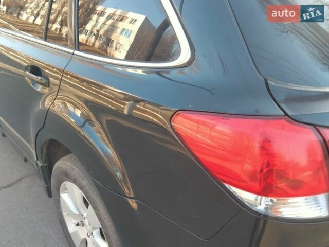 Черный Субару Аутбек, объемом двигателя 2.46 л и пробегом 424 тыс. км за 8300 $, фото 4 на Automoto.ua