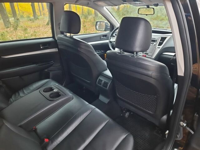 Чорний Субару Аутбек, об'ємом двигуна 2.5 л та пробігом 476 тис. км за 9699 $, фото 6 на Automoto.ua