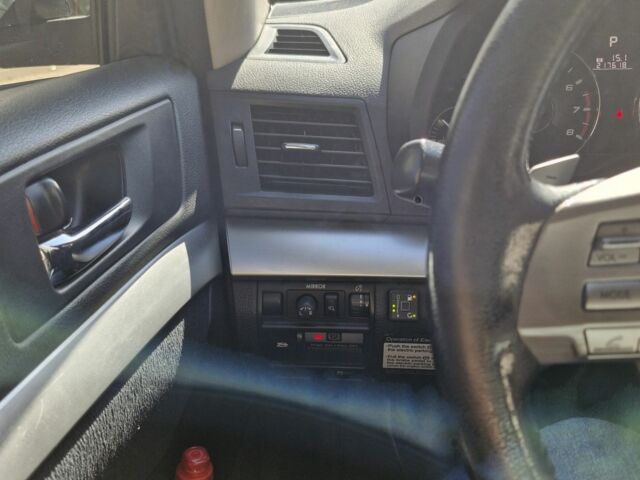 Черный Субару Аутбек, объемом двигателя 2.5 л и пробегом 218 тыс. км за 10800 $, фото 5 на Automoto.ua