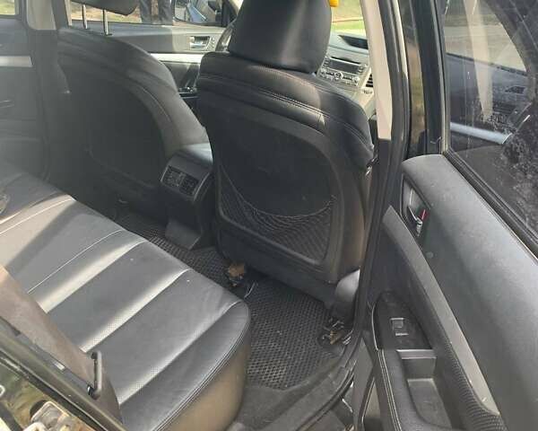 Черный Субару Аутбек, объемом двигателя 2.46 л и пробегом 284 тыс. км за 9000 $, фото 9 на Automoto.ua