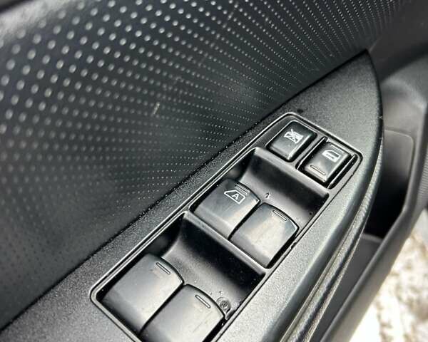 Черный Субару Аутбек, объемом двигателя 2.46 л и пробегом 304 тыс. км за 8500 $, фото 27 на Automoto.ua