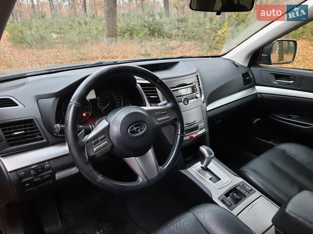 Черный Субару Аутбек, объемом двигателя 2.46 л и пробегом 475 тыс. км за 10000 $, фото 4 на Automoto.ua