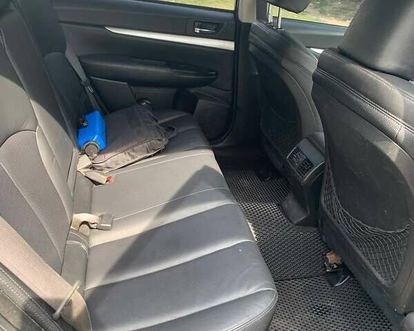 Черный Субару Аутбек, объемом двигателя 2.46 л и пробегом 284 тыс. км за 9000 $, фото 10 на Automoto.ua