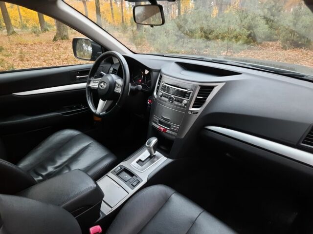 Чорний Субару Аутбек, об'ємом двигуна 2.5 л та пробігом 476 тис. км за 9699 $, фото 5 на Automoto.ua