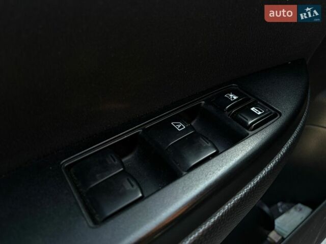 Чорний Субару Аутбек, об'ємом двигуна 2 л та пробігом 330 тис. км за 9690 $, фото 12 на Automoto.ua