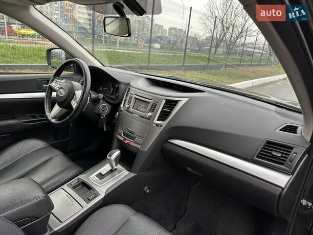 Черный Субару Аутбек, объемом двигателя 2.46 л и пробегом 284 тыс. км за 7950 $, фото 16 на Automoto.ua