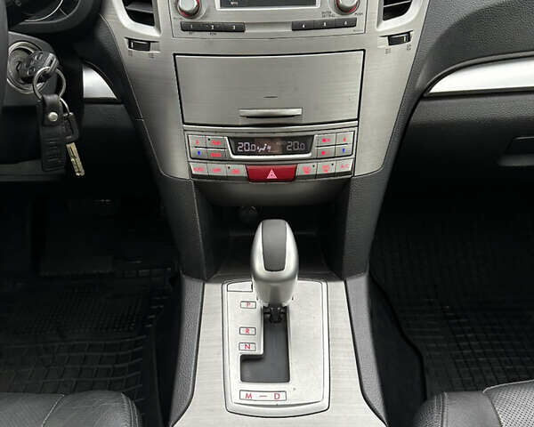 Черный Субару Аутбек, объемом двигателя 2.46 л и пробегом 284 тыс. км за 8990 $, фото 9 на Automoto.ua