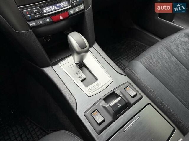 Чорний Субару Аутбек, об'ємом двигуна 2.46 л та пробігом 153 тис. км за 10900 $, фото 26 на Automoto.ua