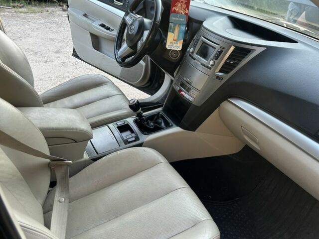 Чорний Субару Аутбек, об'ємом двигуна 2 л та пробігом 390 тис. км за 4300 $, фото 6 на Automoto.ua