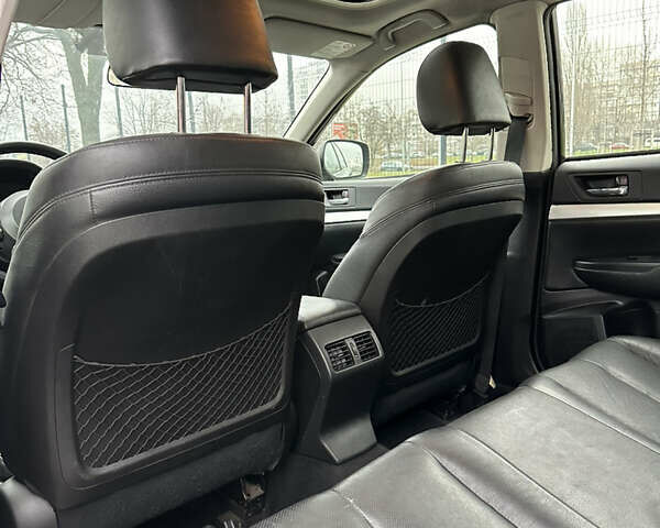 Черный Субару Аутбек, объемом двигателя 2.46 л и пробегом 284 тыс. км за 7950 $, фото 20 на Automoto.ua