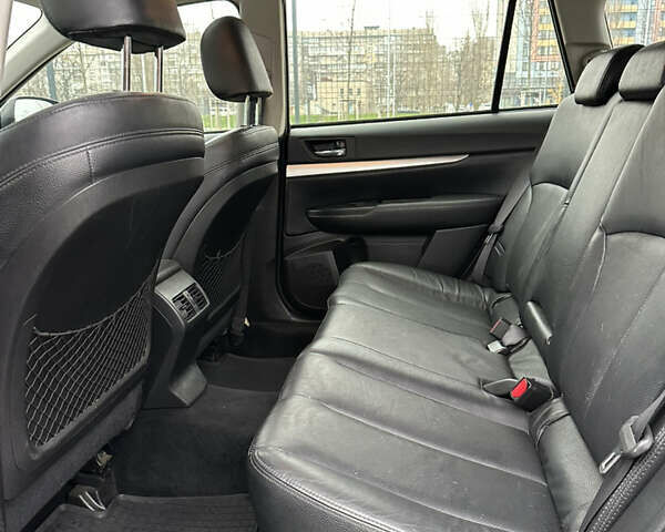 Черный Субару Аутбек, объемом двигателя 2.46 л и пробегом 284 тыс. км за 8990 $, фото 17 на Automoto.ua