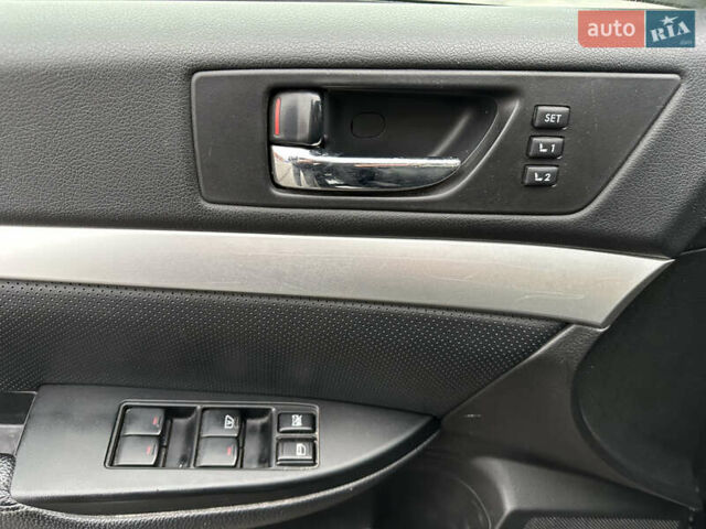 Черный Субару Аутбек, объемом двигателя 2.46 л и пробегом 284 тыс. км за 7950 $, фото 15 на Automoto.ua