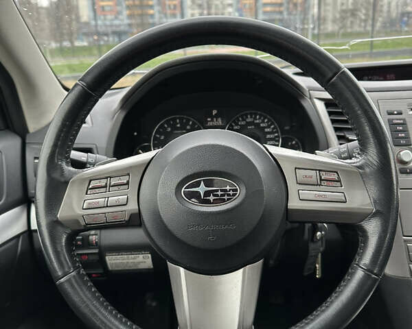 Черный Субару Аутбек, объемом двигателя 2.46 л и пробегом 284 тыс. км за 7950 $, фото 10 на Automoto.ua