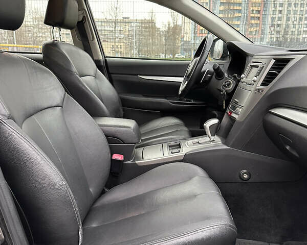 Черный Субару Аутбек, объемом двигателя 2.46 л и пробегом 284 тыс. км за 8990 $, фото 22 на Automoto.ua