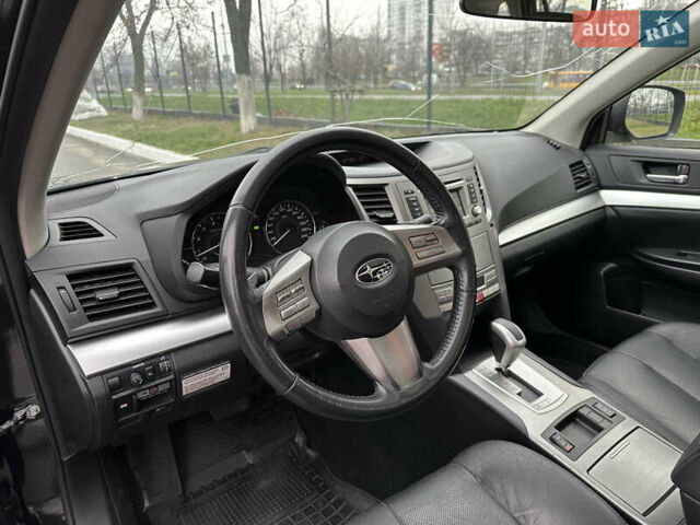 Черный Субару Аутбек, объемом двигателя 2.46 л и пробегом 284 тыс. км за 7950 $, фото 11 на Automoto.ua