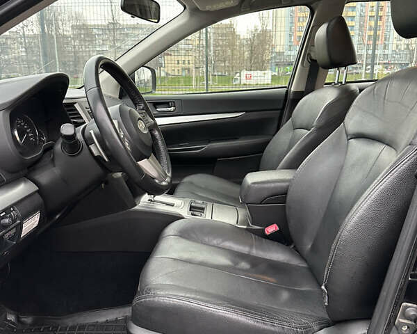 Черный Субару Аутбек, объемом двигателя 2.46 л и пробегом 284 тыс. км за 8990 $, фото 13 на Automoto.ua