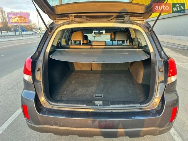 Черный Субару Аутбек, объемом двигателя 2.5 л и пробегом 210 тыс. км за 10000 $, фото 8 на Automoto.ua