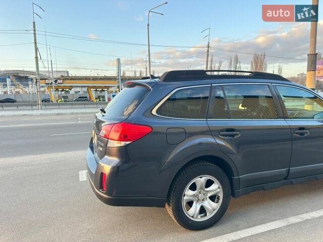 Черный Субару Аутбек, объемом двигателя 2.5 л и пробегом 210 тыс. км за 10000 $, фото 2 на Automoto.ua