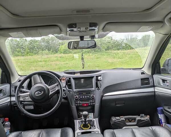 Черный Субару Аутбек, объемом двигателя 2 л и пробегом 311 тыс. км за 5500 $, фото 1 на Automoto.ua