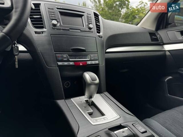 Черный Субару Аутбек, объемом двигателя 2.46 л и пробегом 150 тыс. км за 11555 $, фото 22 на Automoto.ua