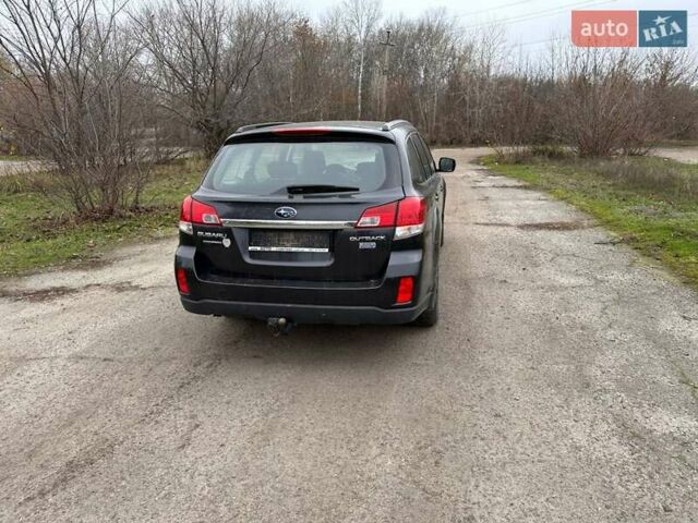 Черный Субару Аутбек, объемом двигателя 2.2 л и пробегом 223 тыс. км за 11000 $, фото 2 на Automoto.ua