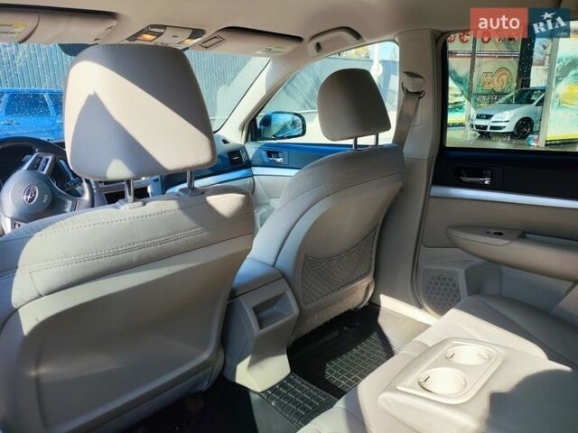 Чорний Субару Аутбек, об'ємом двигуна 2.46 л та пробігом 238 тис. км за 9500 $, фото 5 на Automoto.ua