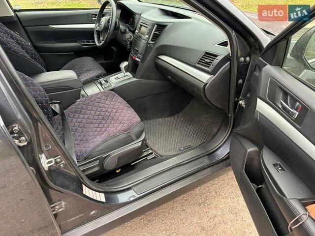 Черный Субару Аутбек, объемом двигателя 2.2 л и пробегом 223 тыс. км за 11000 $, фото 12 на Automoto.ua