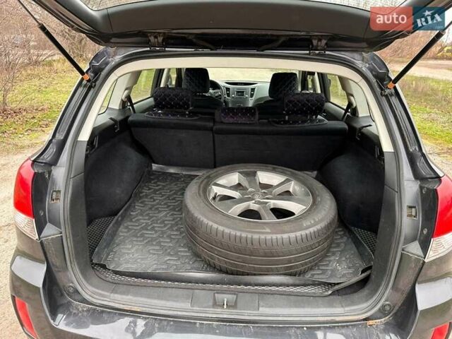 Черный Субару Аутбек, объемом двигателя 2.2 л и пробегом 223 тыс. км за 11000 $, фото 14 на Automoto.ua