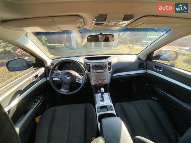 Черный Субару Аутбек, объемом двигателя 2.5 л и пробегом 221 тыс. км за 11000 $, фото 6 на Automoto.ua