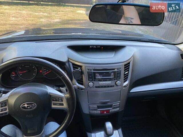 Черный Субару Аутбек, объемом двигателя 2.5 л и пробегом 221 тыс. км за 11000 $, фото 5 на Automoto.ua