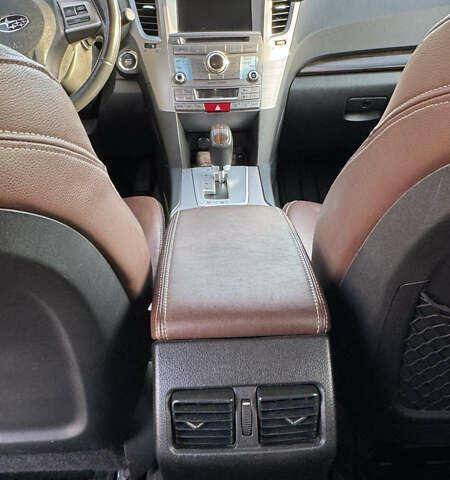 Чорний Субару Аутбек, об'ємом двигуна 2.46 л та пробігом 140 тис. км за 13500 $, фото 6 на Automoto.ua